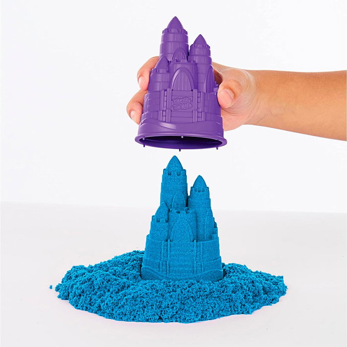 Spin Master Set de Sable Cinétique Azul Kinetic Sand 6067478 - Cofret avec 450g de Sable, 4 Moules et Outils, Bac, 3 Ans et Plus
