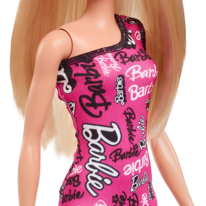 Barbie Poupée Fashionista avec Robe Rose Logo Dénudée Une Épaule, Cheveux Blonds à Coiffer, Look Barbiecore, pour Enfants 3 Ans et Plus Barbie Poupée Fashionista avec Robe Rose Logo Dénudée Une Épaule, Cheveux Blonds à Coiffer, Look Barbiecore, pour Enfants 3 Ans et Plus