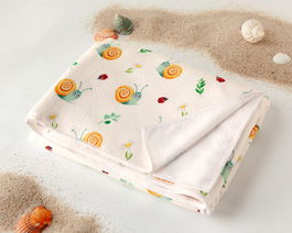 KioKids Toaldo de Plage en Microfibre pour Bébé - Motif Caracoles Beige, 75x150 cm, Sac de Transport Inclus