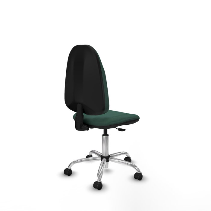 Chaise de bureau Algarra avec mécanisme de contact permanent de base, rembourrée de tissu vert bouteille. Équipée d'une base chromée, sans accoudoirs et de roulettes pour parquet.