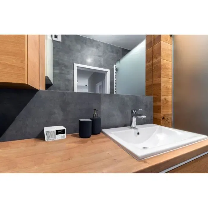 Medion Radio numérique DAB+/FM et Bluetooth avec écran couleur TFT 1.47", batterie intégrée, 40 stations préréglées, protection IPX1 - Blanc