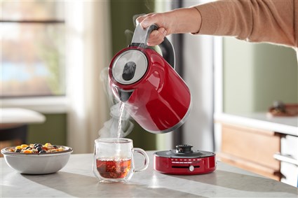 Kitchenaid 5KEK1701 Bouilloire électrique Rouge avec 7 températures réglables (50°C à 100°C) - Grande capacité