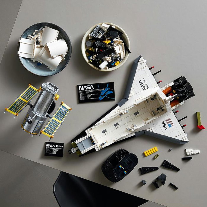 Lego NASA Space Shuttle Discovery 18+ (10283) Creator Expert Lego NASA Space Shuttle Discovery 18+ (10283) Creator Expert