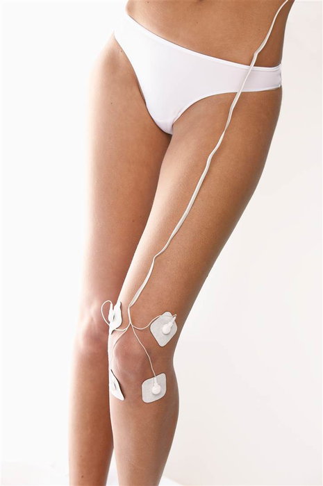 Beurer EM-80 Électrostimulateur Digital 3-en-1 TENS/EMS avec Masage, 4 Canaux, 8 Électrodes Autoadhésifs pour Soulagement de la Douleur et Renforcement Musculaire