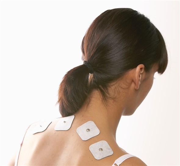 Beurer EM-80 Électrostimulateur Digital 3-en-1 TENS/EMS avec Masage, 4 Canaux, 8 Électrodes Autoadhésifs pour Soulagement de la Douleur et Renforcement Musculaire
