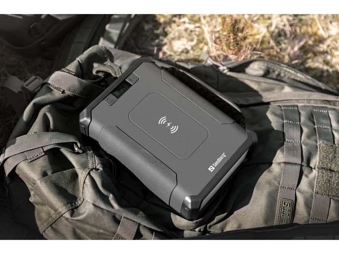 Sandberg Survivor Powerbank 8 en 1 - Batterie externe portable 96000 mAh, Charge rapide USB-C, Prise allume-cigare, Charge sans fil, Lampe torche Sandberg Survivor Powerbank 8 en 1 - Batterie externe portable 96000 mAh, Charge rapide USB-C, Prise allume-cigare, Charge sans fil, Lampe torche