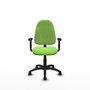 Chaise de bureau Algarra avec mécanisme Contact permanent de base, rembourrée de tissu couleur pistache. Équipée d'une base en polyamide noir, d'accoudoirs 1D et de roulettes autobloquantes