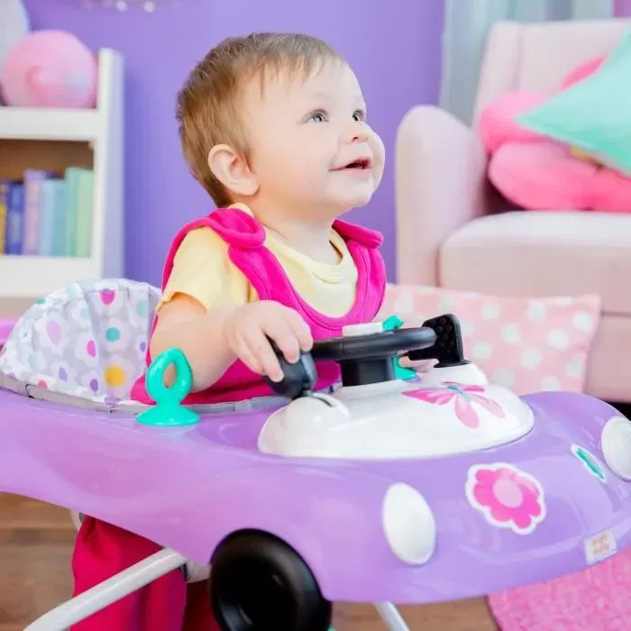 Bright Starts Trotteur bébé 3 en 1 pliable avec petite voiture, 3 modes de jeux évolutifs (station de jeux portative, pousseur, siège conducteur), violet