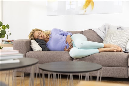 Beurer EM-55 Appareil de relaxation pour soulager les douleurs menstruelles avec chaleur et fonction TENS réglable - 15 niveaux d'intensité