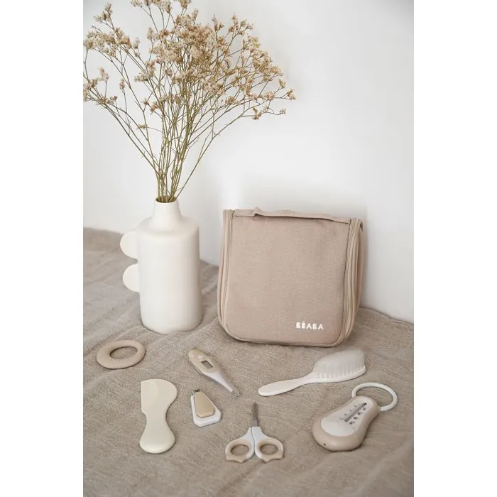 Beaba Trousse de toilette - 10 accessoires - Terre d'argile