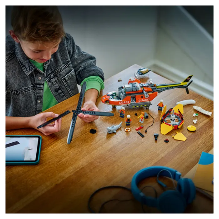 LEGO City 60503 L'Hélicoptère des Garde-Côtes - Jeu de Construction avec 4 Minifigurines et Requin - Idée Cadeau 7 ans et Plus