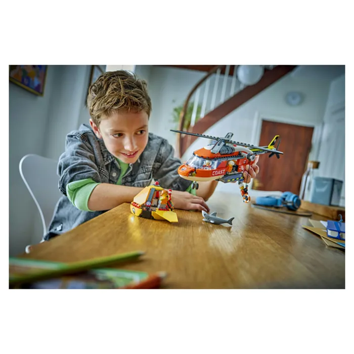 LEGO City 60503 L'Hélicoptère des Garde-Côtes - Jeu de Construction avec 4 Minifigurines et Requin - Idée Cadeau 7 ans et Plus