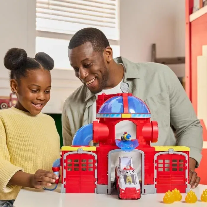 Spinmaster Pat'Patrouille Fire Rescue - Caserne de pompiers avec véhicule et figurine Marcus - Sons et lumières - Jouet interactif pour enfants à partir de 3 ans