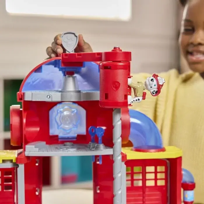 Spinmaster Pat'Patrouille Fire Rescue - Caserne de pompiers avec véhicule et figurine Marcus - Sons et lumières - Jouet interactif pour enfants à partir de 3 ans