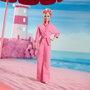 Barbie - Muñeca Barbie The Movie - Margot Robbie - Figurine de collection - Costume rose chic avec lunettes et espadrilles - Âge recommandé: +6 ans - Réf: Hrf29 Mattel