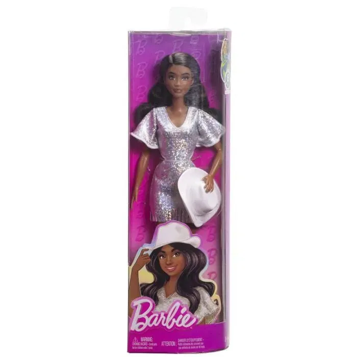 Barbie HYT95 - Poupée Barbie Fashionistas, robe argentée pailletée avec bottines blanches et chapeau de cowboy
