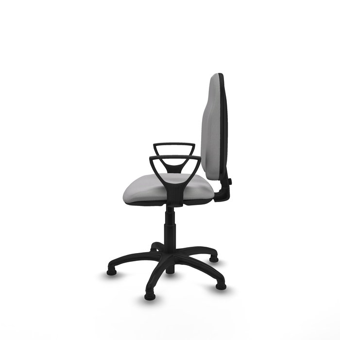 Chaise de bureau Algarra avec mécanisme Contact permanent de base, rembourrée de tissu gris clair. Équipée d'une base en polyamide noir, d'accoudoirs fixes et de butées