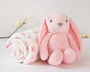 KioKids - Peluche Lapin Rose avec Couverture Polaire à Étoiles - Doudou Sécurité pour Bébé de 0 Mois - Taille 25 cm - 100% Polyester