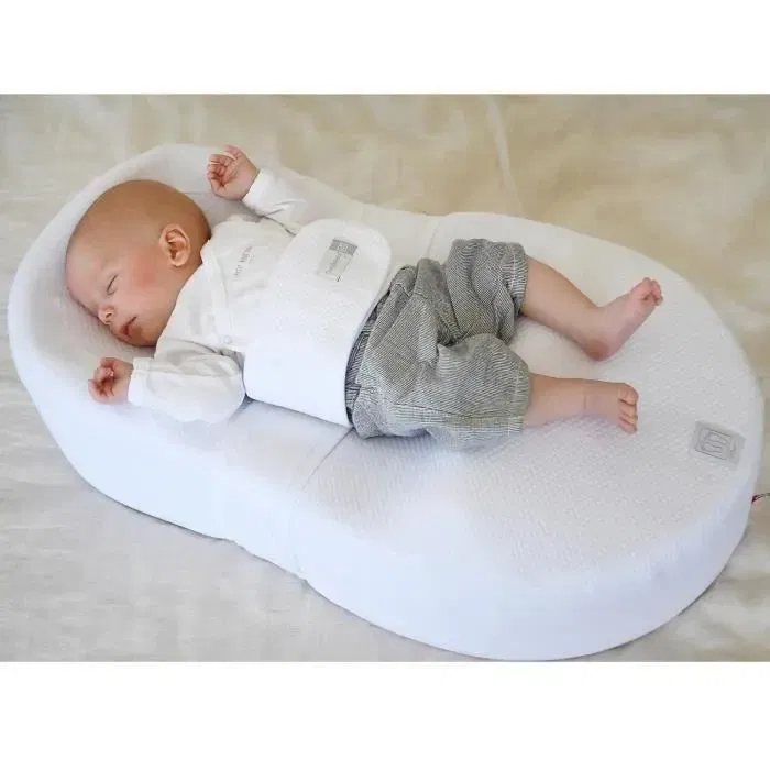 Red Castle Cocoonababy - Cocon ergonomique pour nouveau-nés, position semi-foetale, favorise le sommeil, lavable machine, de la naissance à 3 mois, couleur Blanc