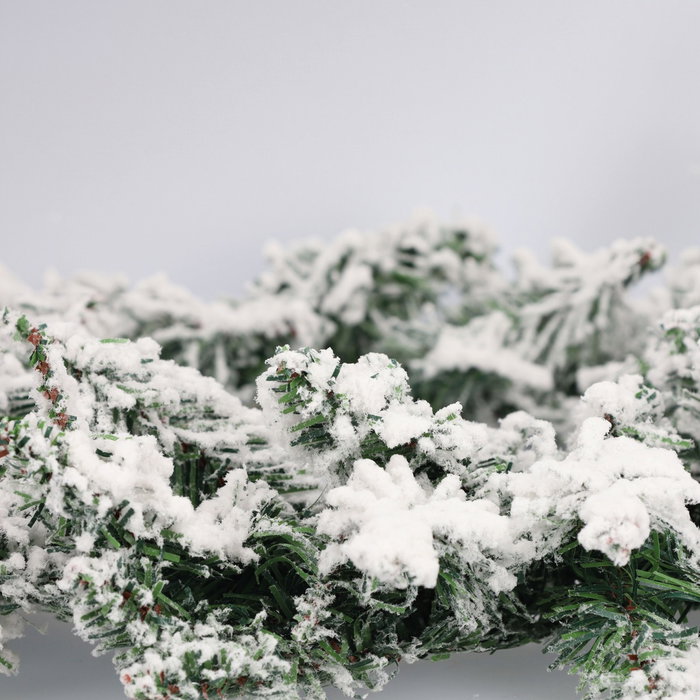 GSC Evolution Couronne de Noël Kiak enneigée Ø50cm 80 branches GSC Evolution Couronne de Noël Kiak enneigée Ø50cm 80 branches