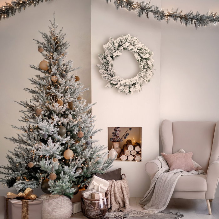 GSC Evolution Couronne de Noël Kiak enneigée Ø50cm 80 branches GSC Evolution Couronne de Noël Kiak enneigée Ø50cm 80 branches