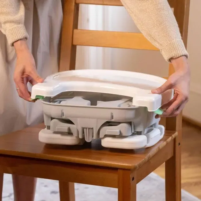 Ingenuity - Rehausseur de chaise pliable gris Deluxe Comfort avec tablette amovible, réglable de 6 mois à 3 ans