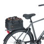 Basil MILES TARPAULIN Sac de transport étanche pour porte-bagages arrière vélo, 7L, Noir Orange, 30x19x16 cm