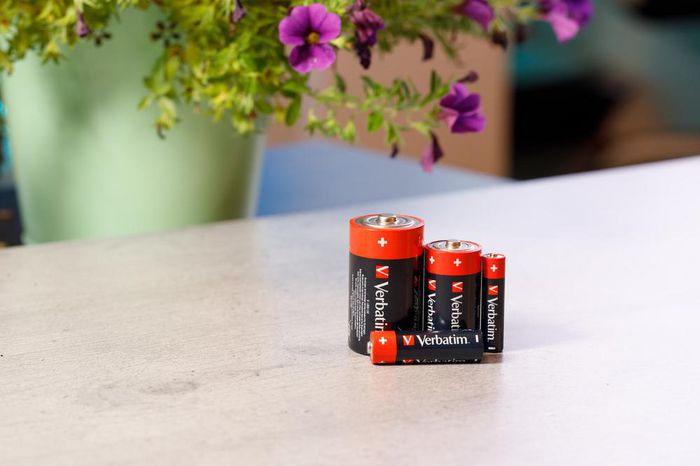 Verbatim AAA-LR03 - Lot de 24 Piles AAA Alcalines Micro 1,5V 1300 mAh - Pour Appareils Électroniques