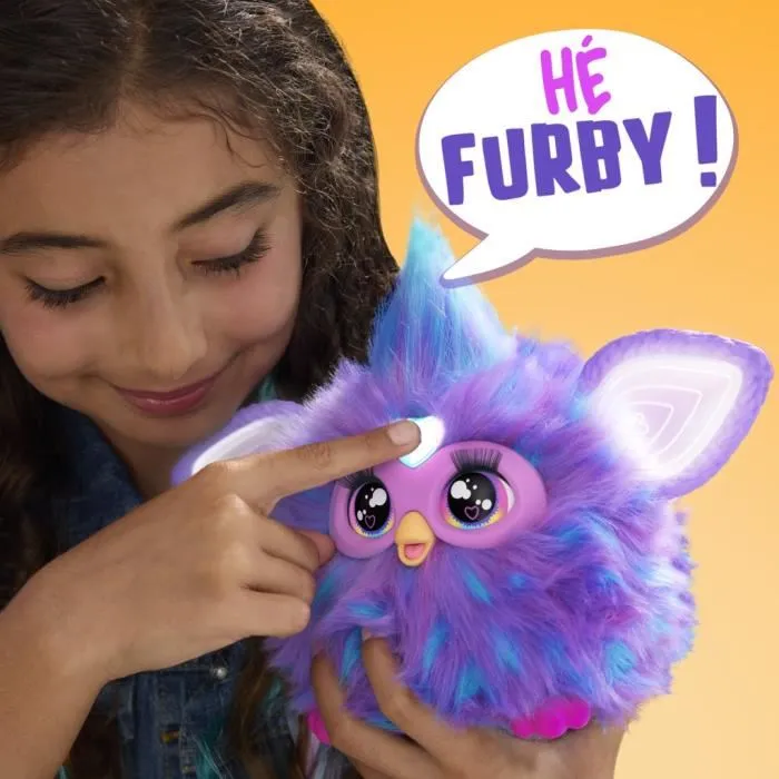 Hasbro Furby Morado Peluche Interactif avec 15 Accessoires, Animatronique Activé par la Voix, à partir de 6 ans HAS5010996153029