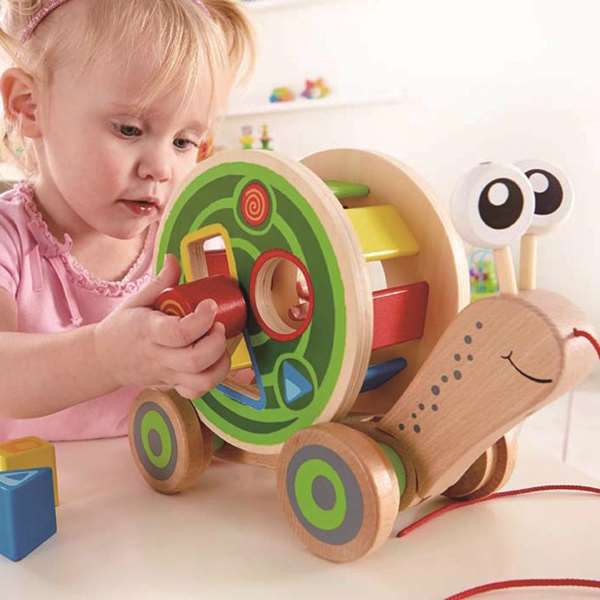 Hape - Jouet à tirer puzzle escargot en bois avec corde - Jeu d'encastrement pour enfants dès 12 mois - 30,10 x 18,6 x 11,20 cm