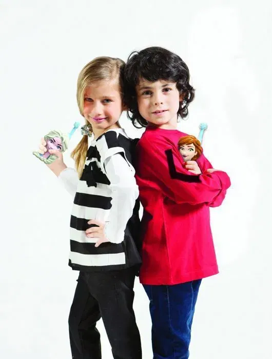 Lexibook Talkies-walkies La Reine des Neiges 3D - Portée 500 mètres - Design avec Elsa et Anna - 2 Canaux - Pour Enfants