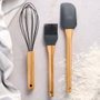 Day Batteur en silicone gris et bambou 26 cm