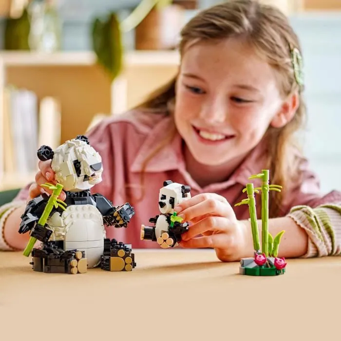 Lego 31165 LEGO Creator 3-en-1 : Animaux Sauvages - Famille de Pandas, Orques ou Manchots - 626 Pièces - Jeu de Construction Créatif - Enfants Dès 8 Ans Lego 31165 LEGO Creator 3-en-1 : Animaux Sauvages - Famille de Pandas, Orques ou Manchots - 626 Pièces - Jeu de Construction Créatif - Enfants Dès 8 Ans