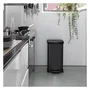 Curver Poubelle de cuisine à pédale 50 litres, noir, design moderne
