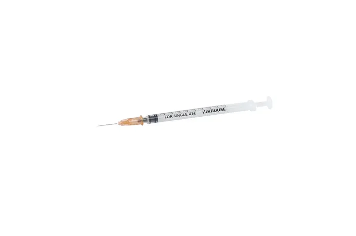 Kruuse Seringue jetable 3 corps 1 ml avec aiguille 25G 5/8, 100 unités Kruuse Seringue jetable 3 corps 1 ml avec aiguille 25G 5/8, 100 unités