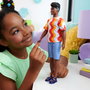 Barbie - Poupée Ken Fashionista Hrh23 avec écouteurs, corps musclé - Style urbain - Multilingue - Dès 3 ans