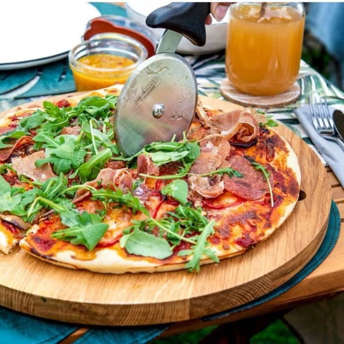 Fackelmann Profesional Ensemble plaque à pizza perforée et roulette 32 cm Fackelmann Profesional Ensemble plaque à pizza perforée et roulette 32 cm