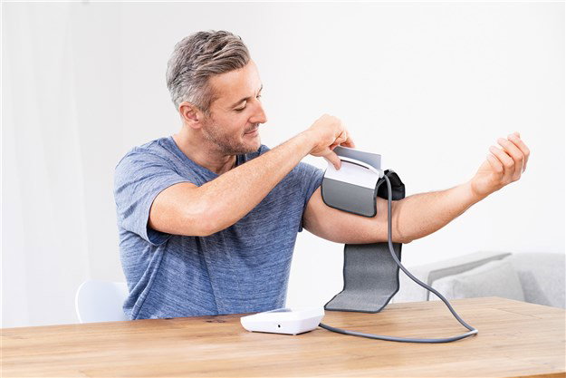 Beurer BM-51 EasyClip - Tensioomètre Bras Electronique Automatique avec Détecteur d'Arrythmie, 2x100 Mémoires, Grand Écran XL, Cliniquement Testé