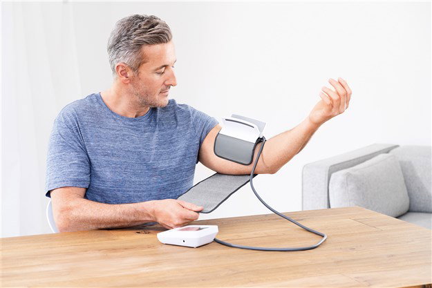Beurer BM-51 EasyClip - Tensioomètre Bras Electronique Automatique avec Détecteur d'Arrythmie, 2x100 Mémoires, Grand Écran XL, Cliniquement Testé