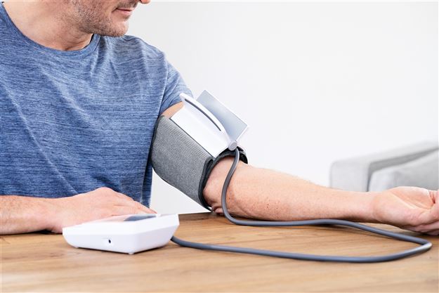 Beurer BM-51 EasyClip - Tensioomètre Bras Electronique Automatique avec Détecteur d'Arrythmie, 2x100 Mémoires, Grand Écran XL, Cliniquement Testé