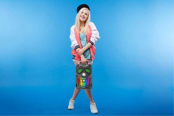iDance Altavoz Calavera Funky - Enceinte portable Bluetooth avec microphone et télécommande, design crâne, éclairage LED, recharge USB, noir