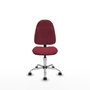 Chaise de bureau Algarra avec mécanisme de contact permanent de base, recouverte de tissu couleur grenat. Équipée d'une base chromée, sans accoudoirs et de roulettes autobloquantes.