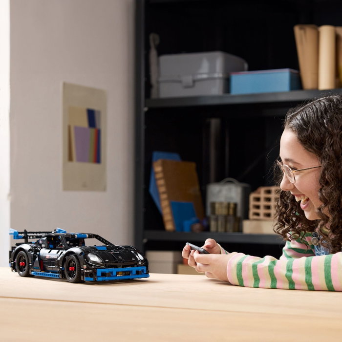 LEGO Technic 42176 Voiture de course Porsche GT4 e-Performance télécommandée