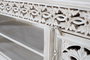 GINER Y COLOMER - Meuble TV en bois de manguier massif couleur blanc vieilli, 2 portes avec détails sculptés main, 180x40x60 cm