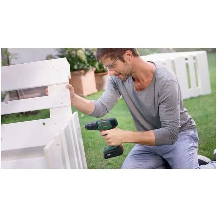 Bosch UniversalDrill 18 - Perceuse-visseuse sans fil avec 2 batteries 1,5 Ah et 241 accessoires Bosch UniversalDrill 18 - Perceuse-visseuse sans fil avec 2 batteries 1,5 Ah et 241 accessoires