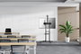 Neomounts FL50-550BL1 Support mobile au sol pour écran plat TV 37-70" jusqu'à 50 kg, avec tablette multimédia, support caméra, roulettes et gestion de câbles - Noir