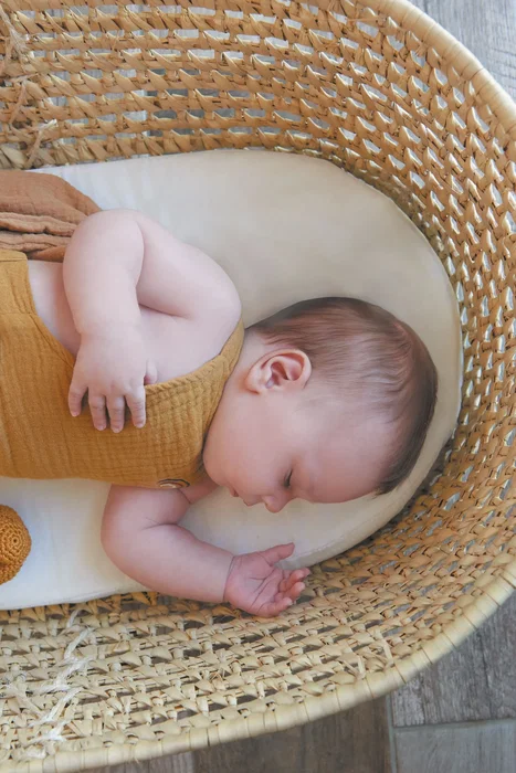 Tineo TINEO - Matelas Nacelle Déhoussable 72 x 32 cm - Épaisseur 4 cm - Mousse Haute Densité 16kg/m³ - Beige Ecru - Pour Berceau et Landau Bébé