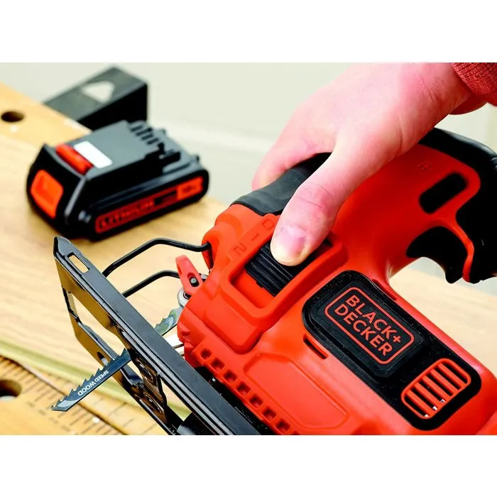Black + Decker Scie sauteuse pendulaire sans-fil 18V avec batterie 2,0 Ah