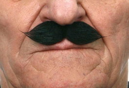 My Other Me Bigote noir - Moustache postiche adulte multilingue (français, espagnol, anglais...) - Taille unique - Multicolore