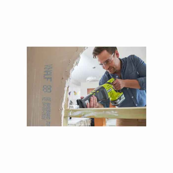 Ryobi R18RS-0 Scie sabre 18V ONE+ - 0 à 2 900 cp/min - course 28 mm - coupe bois 200 mm - système anti-vibration - livrée avec lame Ryobi R18RS-0 Scie sabre 18V ONE+ - 0 à 2 900 cp/min - course 28 mm - coupe bois 200 mm - système anti-vibration - livrée avec lame